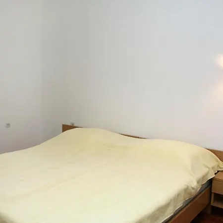 Apartment 4577b *